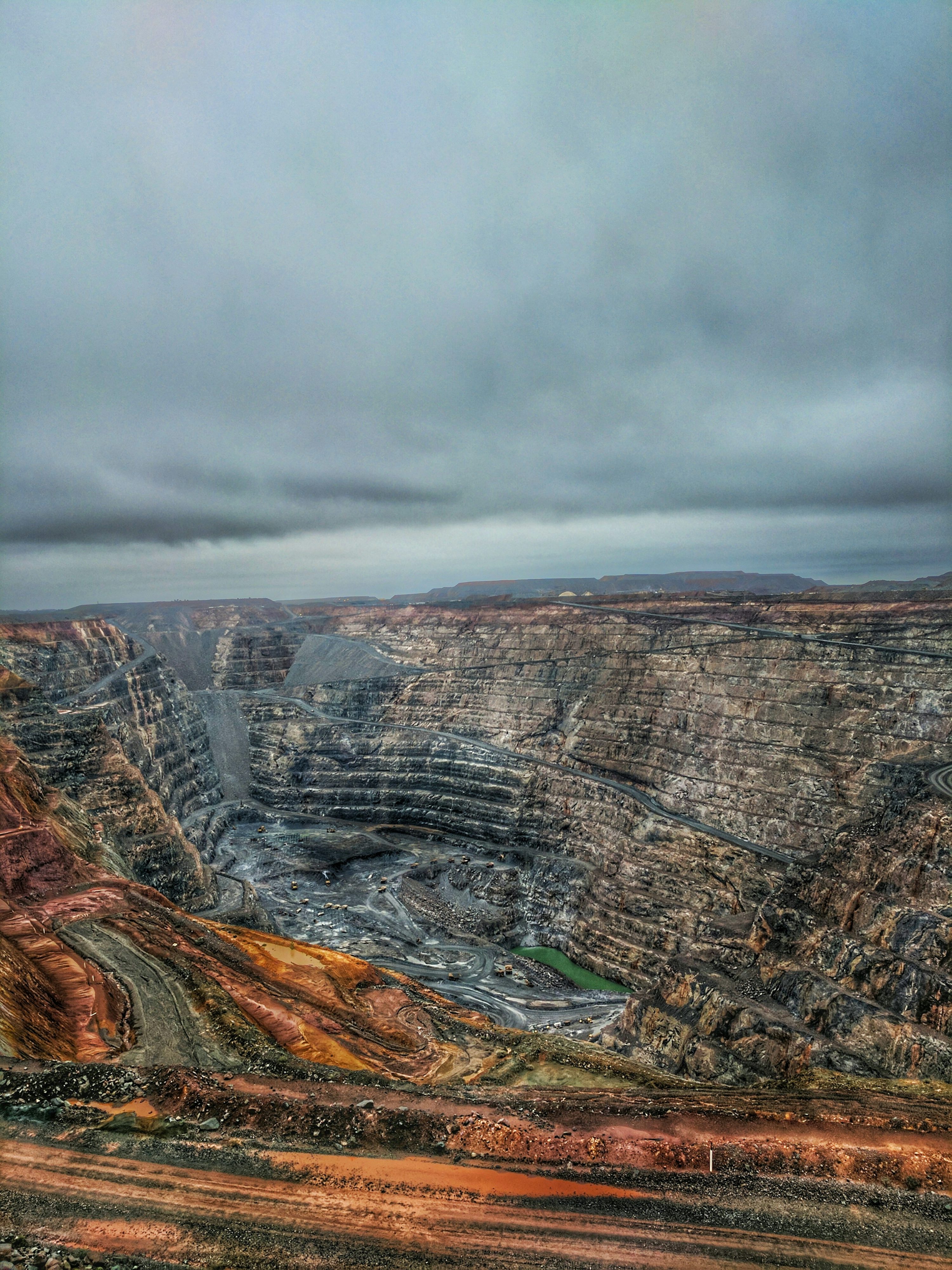 Mining site viewed from above for operational coordination